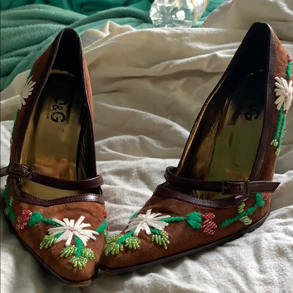 Dolce & Gabbana Shoes - Dolce & Gabbana Floral Embroidered Pumps